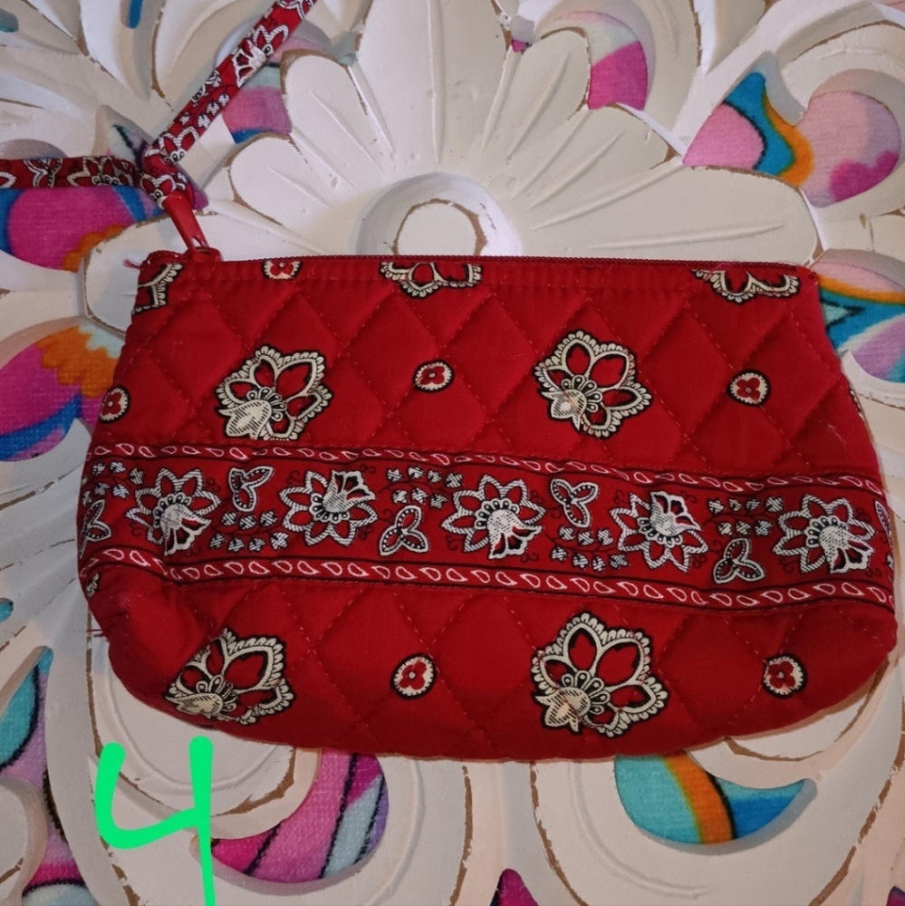 BEAUTIFUL VERA BRADLEY POUCHETTE